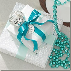 blue-white-gifts-l