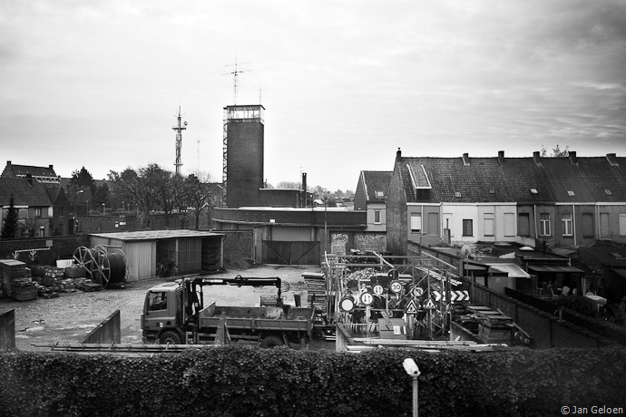 LANGS VLAAMSE WEGEN – DE ACHTERKANT VAN DE DINGEN