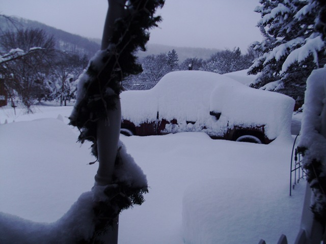 [more big snow 2010 004[4].jpg]