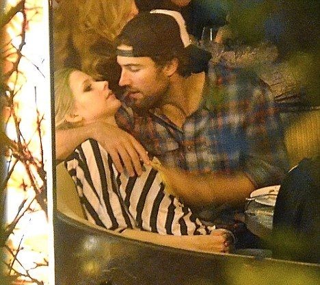 [Avril lavigne con brody[2].jpg]