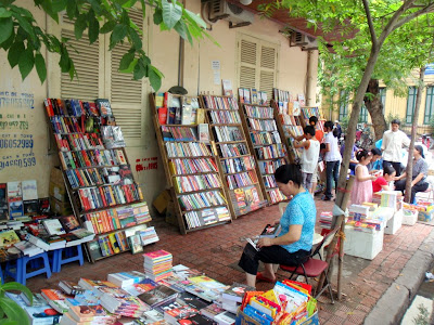 livres dans la rue à Hanoï