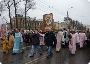 фото В День народного единства в Твери состоялся крестный ход с Казанской (Волынской) иконой Божией Матери