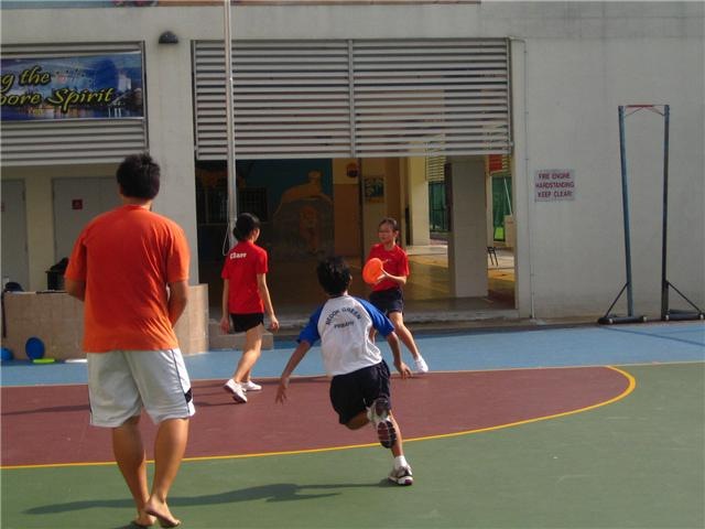 [frisbee9[2].jpg]