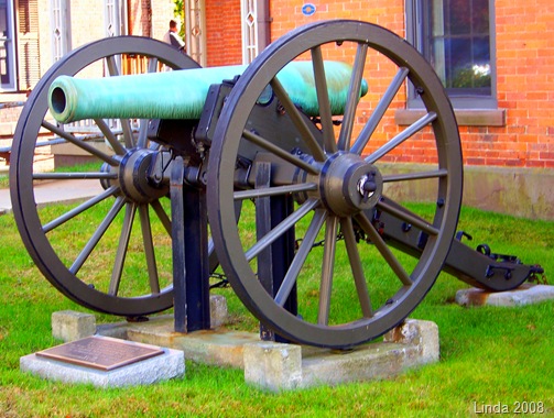 [Buckingham Memorial Cannon[9].jpg]