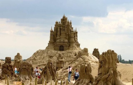 [sand_castles_8[10].jpg]