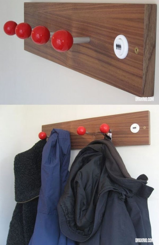 coat_hangers_24