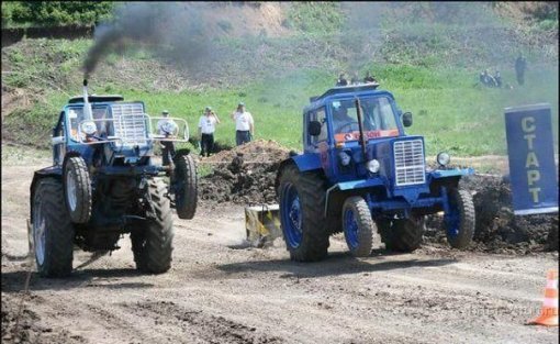 Highly Supercharged Russian Tractor Drag race - At least I hope - they did not collapse after that race...