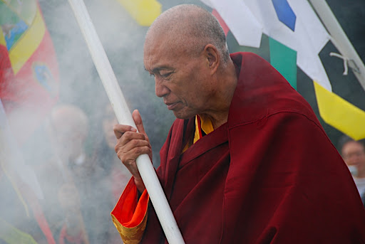 Gesar Festival Lhasang (C) Sean Raggett 2008