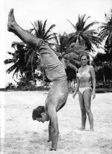 Ursula Andress e Sean Connery Ursula Andress e Sean Connery