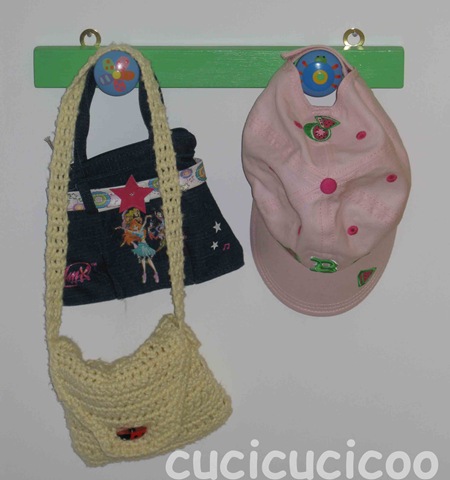 [sofia's coat hanger hanging[6].jpg]