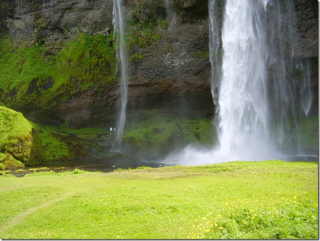 8seljalandsfoss-waterfall