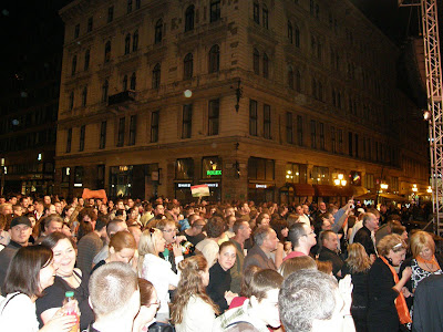 V. kerület,  Belváros, 5. kerület,  Fidesz, Budapest,  Vörösmarty tér,  2010. április 25, második forduló,  képek,  fotók. pictures,  fotók,  buli,  