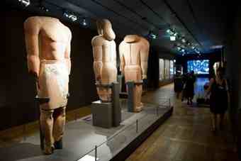 Colossal statues in red sandstone depict ancient Arab rulers Colossal statues in red sandstone depict ancient Arab rulers