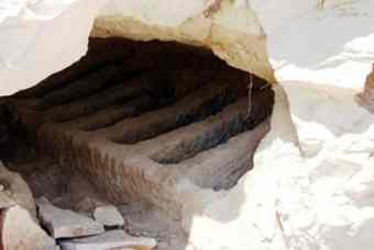 Rock-cut tomb near Mar Takla_02 Rock-cut tomb near Mar Takla_02