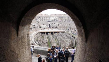 Tourists visit Rome's ancient Colosseum October 14, 2010.