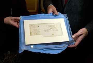 An autograph attributed to Italian High Renaissance Painter and Inventor Leonardo da Vinci (1452-1519), is presented to the media in Nantes December 6, 2010. The manuscript, written in 15th century Italian with words running from right to left, requires the use of a mirror to read. The manuscript was discovered after a journalist learned of the presence of the text in Nantes from a biography of the Italian painter. REUTERS/Stephane Mahe