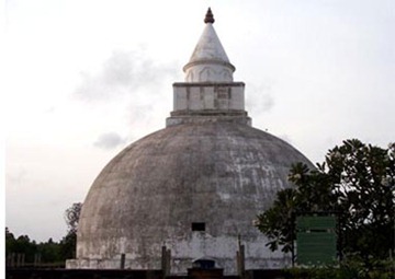 Kiri Vehera Sthupa at Kataragama, Sri Lanka Kiri Vehera Sthupa at Kataragama, Sri Lanka
