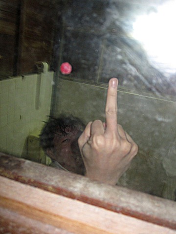 [edwinmiddlefinger[4].jpg]