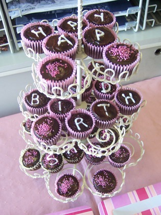 [birthday-cakes[2].jpg]