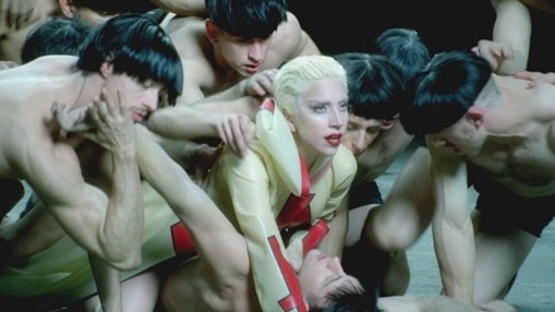 [gaga-alejandro[4][3].jpg]