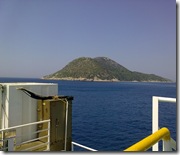Isola di Saseno vista dal traghetto