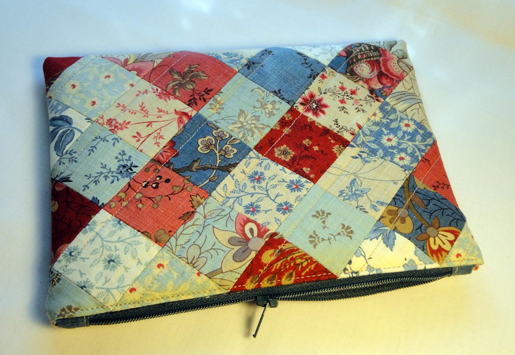 [Square Patch Zipper Bag[3].jpg]