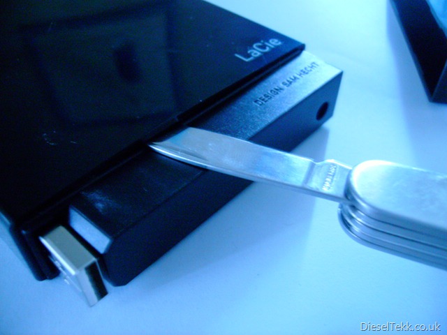 [DieselTekk.co.uk - LaCie Little Disk 320GB Hard Drive Removal (3)[23].jpg]