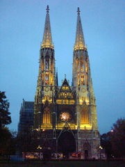 [180px-311004_wien-votivkirche-am-abend_1-480x640[3].jpg]