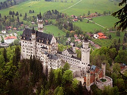 [250px-Neuschwanstein_castle[4].jpg]