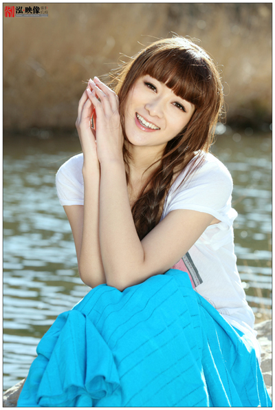 美眉日报 8511e6ee 4876 4f17 bebd 41c9d8c42fc2 王雯@蓝色风情
