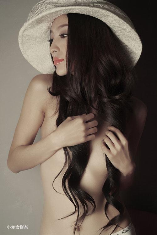 美眉日报 3759b6c9b15eed401501ca27804a223e 小龙女彤彤~唯美性感半裸诱惑