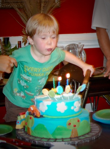 [skylar blowing out the candles (1 of 1)[6].jpg]
