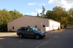 Das ehemalige Mischatelier mit den Studios (hinter dem Protzauto)
