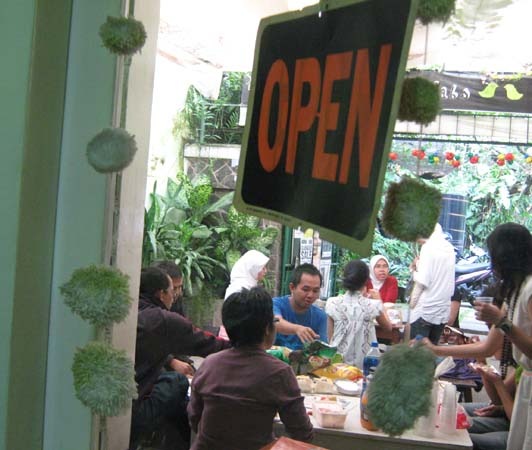[makanmakan4.jpg]