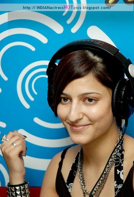 [shruti_hasan_11[2].jpg]