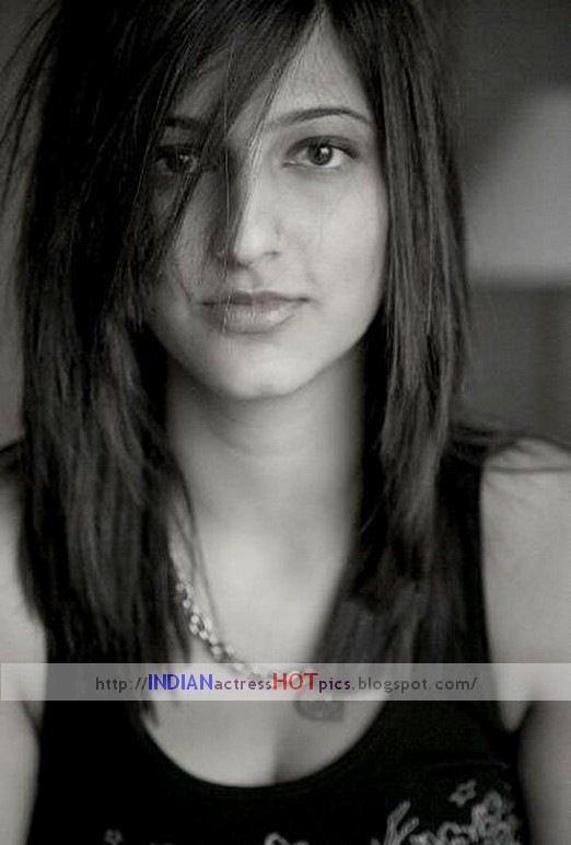 [shruti_hasan_06[2].jpg]