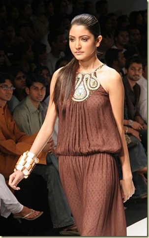 3anushka-sharma bollywood actress pictures290110