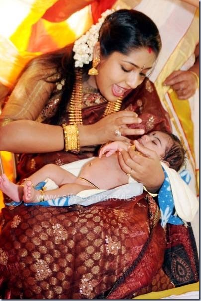 Navya Nair with her son4