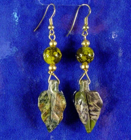 [fantasy creations stone leaf dangle earrings[2].jpg]