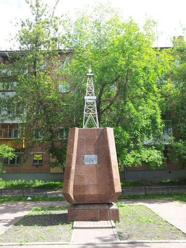 Памятник Первой Опорной Скважине Сибири