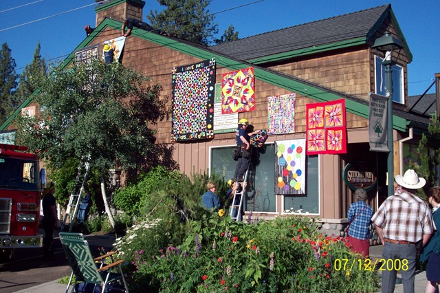 [Sisters Quilt Show 2008 001[3].jpg]