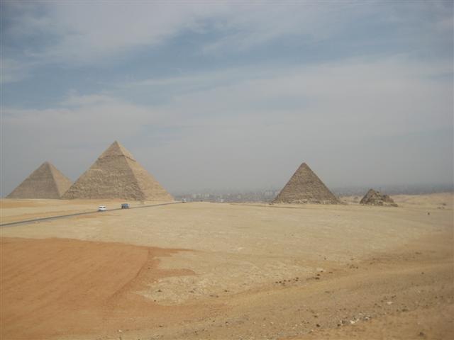 [Pyramids Western Plateau (Small)[2].jpg]