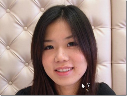 可以在樣本中看到臉上, 和鼻樑上有少許的痘痘