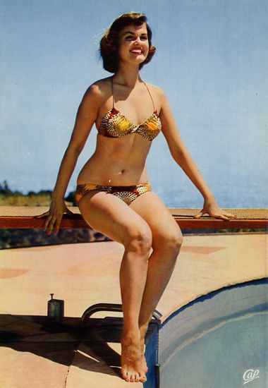 Cartes Postales Pop et  Kitsch des années 50, 70 et 70 - Pop and kitsch vintage postcards from the fifties, the sixties and the seventies : Beautés marines Babes on the beach