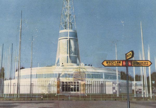 Cartes Postales Pop et  Kitsch des années 50, 70 et 70 - Pop and kitsch vintage postcards from the fifties, the sixties and the seventies : Bienvenue en Pologne POZNAN L'entrée principale à la Foire 
