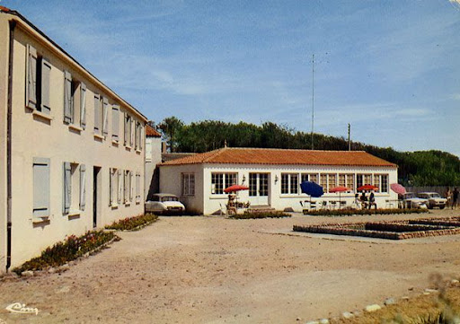 Cartes Postales Pop et Kitsch des années 50, 70 et 70 A week-end in the country / Un week-end à la campagne