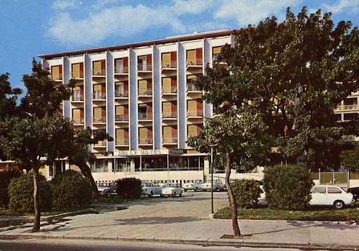 Cartes Postales Pop et Kitsch des années 50, 70 et 70 A week-end in the country / Un week-end à la campagne
