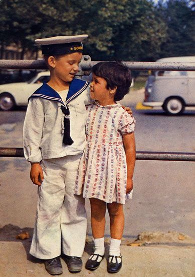 Cartes Postales Pop et  Kitsch des années 50, 70 et 70 Bride of Child soldiers/ La Fiancée des Enfants soldats