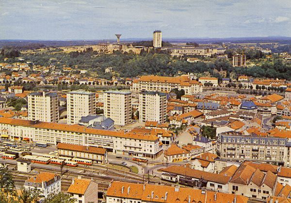 Cartes Postales Pop et Kitsch des années 50, 70 et 70 - Pop and kitsch vintage postcards from the fifties, the sixties and the seventies : EPINAL (Vosges)La gare - Les buildings
