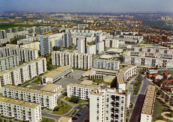 Cartes Postales Pop et Kitsch des années 50, 70 et 70 - Pop and kitsch vintage postcards from the fifties, the sixties and the seventies : CRETEIL (Val-de-Marne)Le Mont Mesly